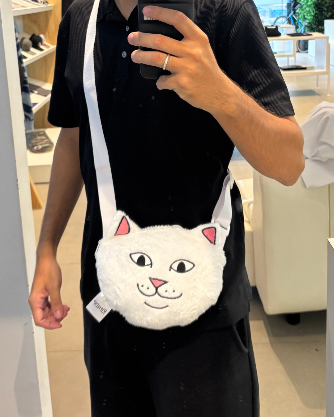Bolsa RIPNDIP - Lord Nermal Sherpa Crossbody Bag (White)