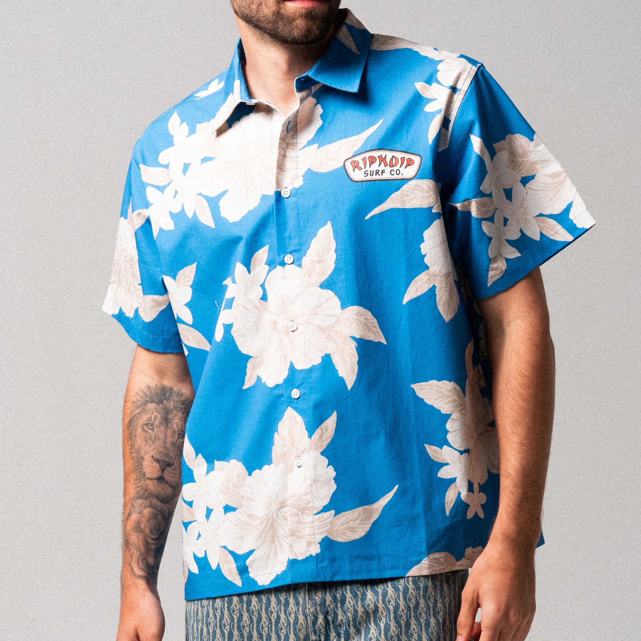 Camisa Ripndip - RIPNDIP SURF CO BUTTON UP (BLUE / CREAM)