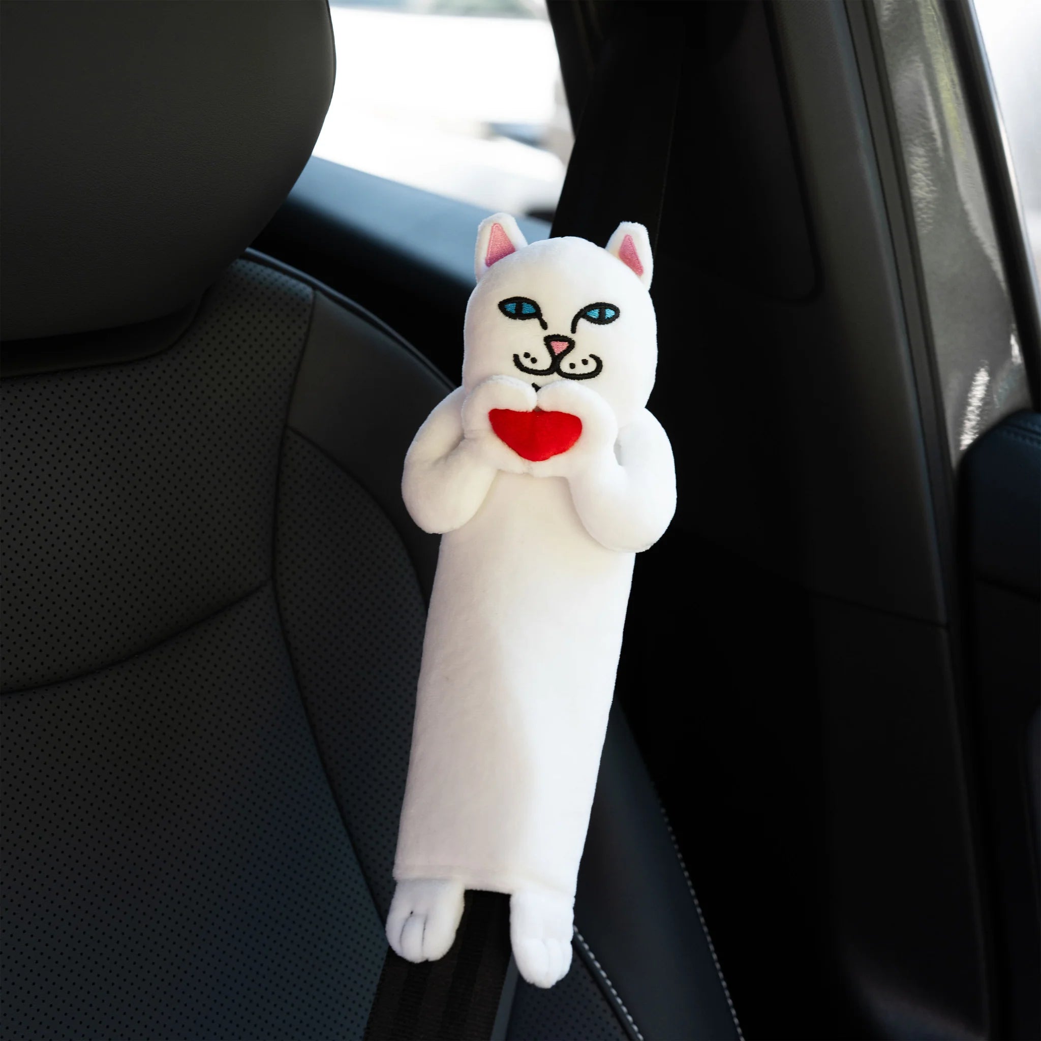 Protetor de cinto RIPNDIP - NERMAL LOVES SEAT BELT COVER (WHITE)