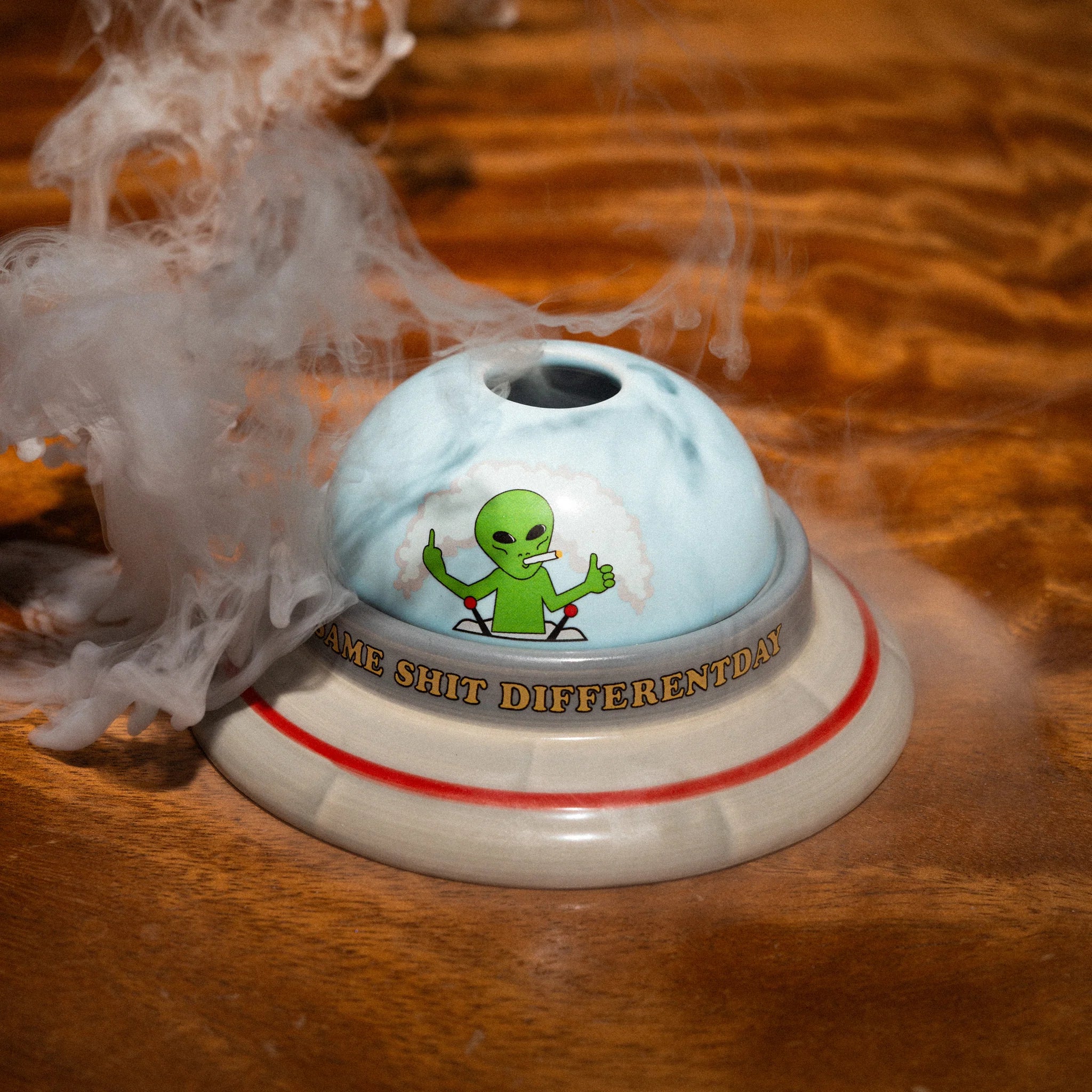 UFO Ceramic Ashtray (Multi) - Envio 30/10